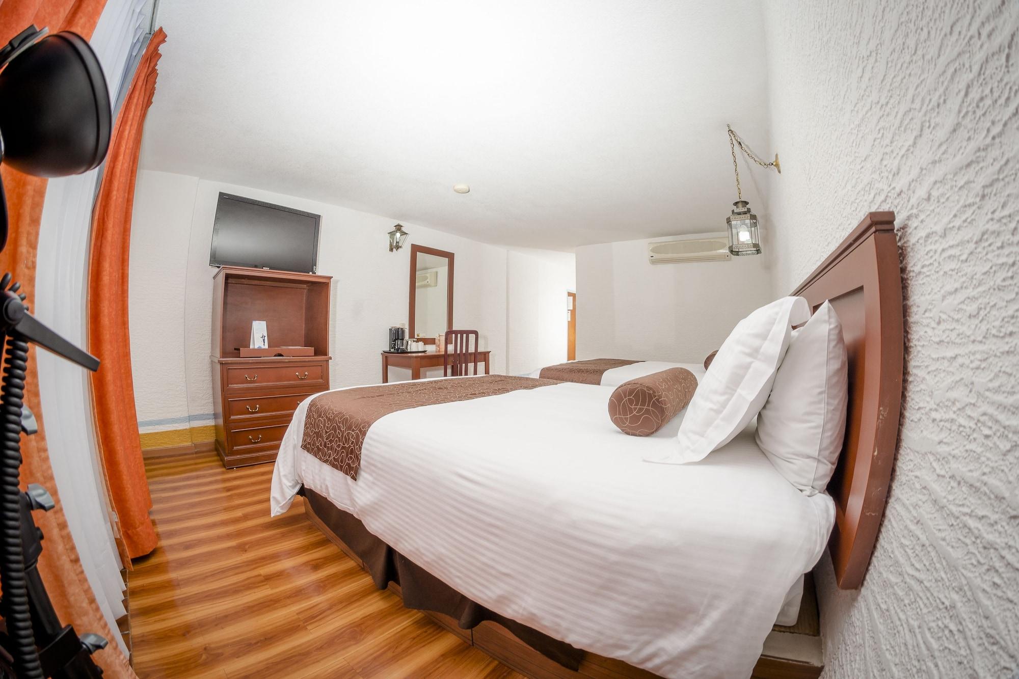 Howard Johnson By Wyndham Morelia Calle Real Екстериор снимка