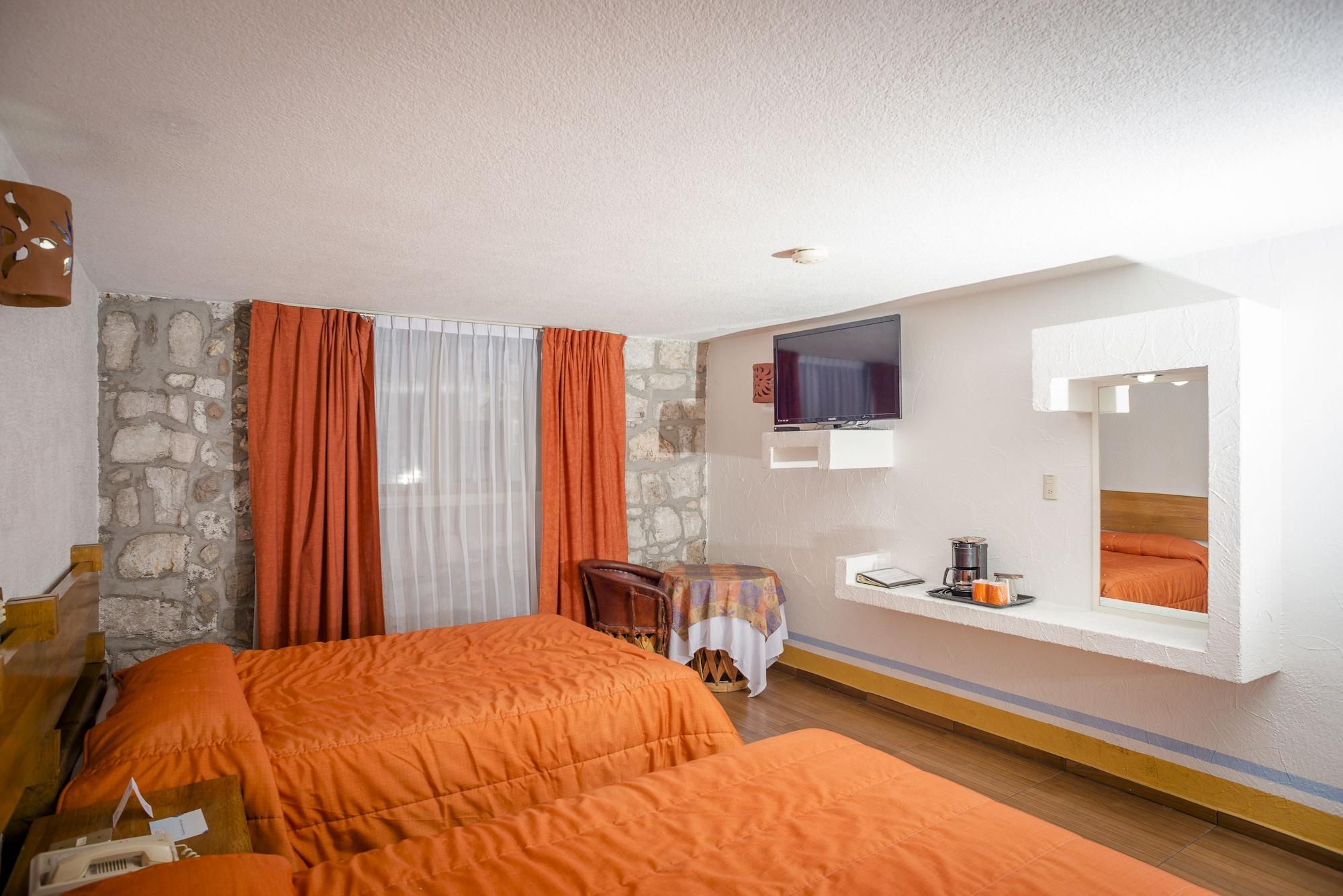 Howard Johnson By Wyndham Morelia Calle Real Екстериор снимка