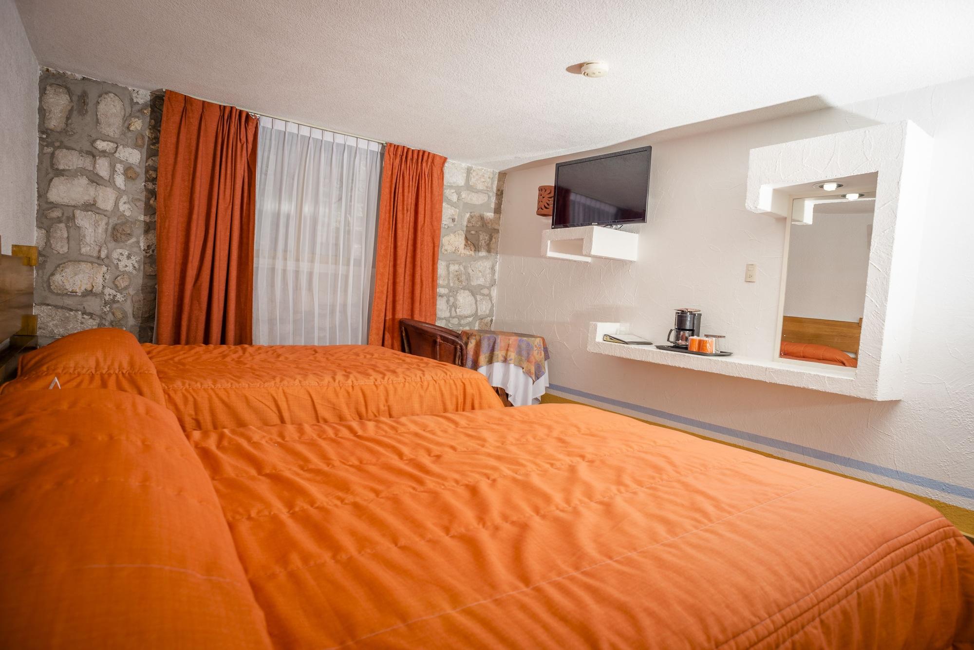 Howard Johnson By Wyndham Morelia Calle Real Екстериор снимка