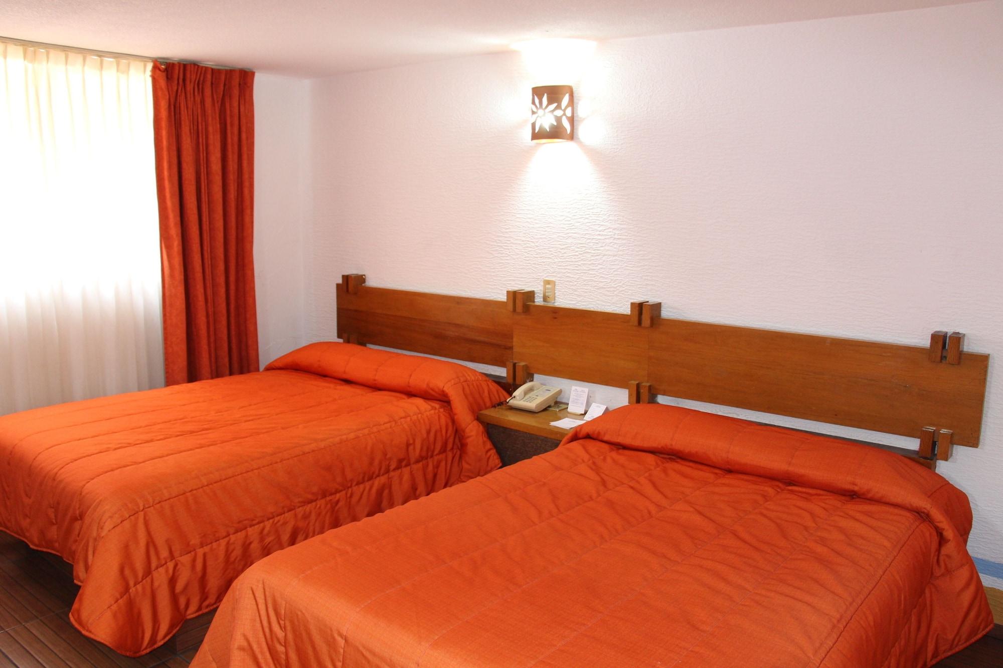 Howard Johnson By Wyndham Morelia Calle Real Екстериор снимка