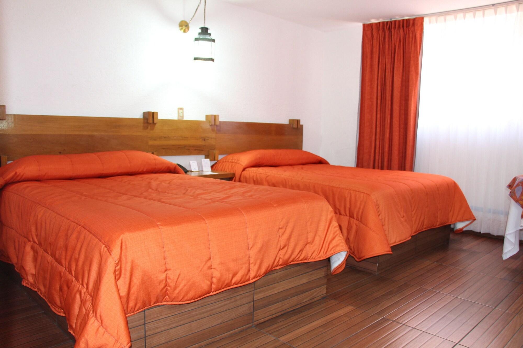 Howard Johnson By Wyndham Morelia Calle Real Екстериор снимка
