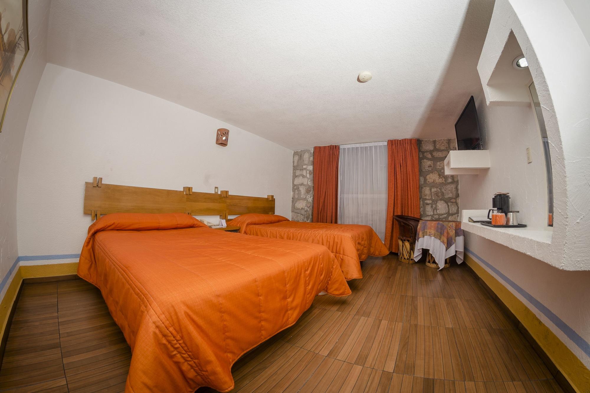 Howard Johnson By Wyndham Morelia Calle Real Екстериор снимка