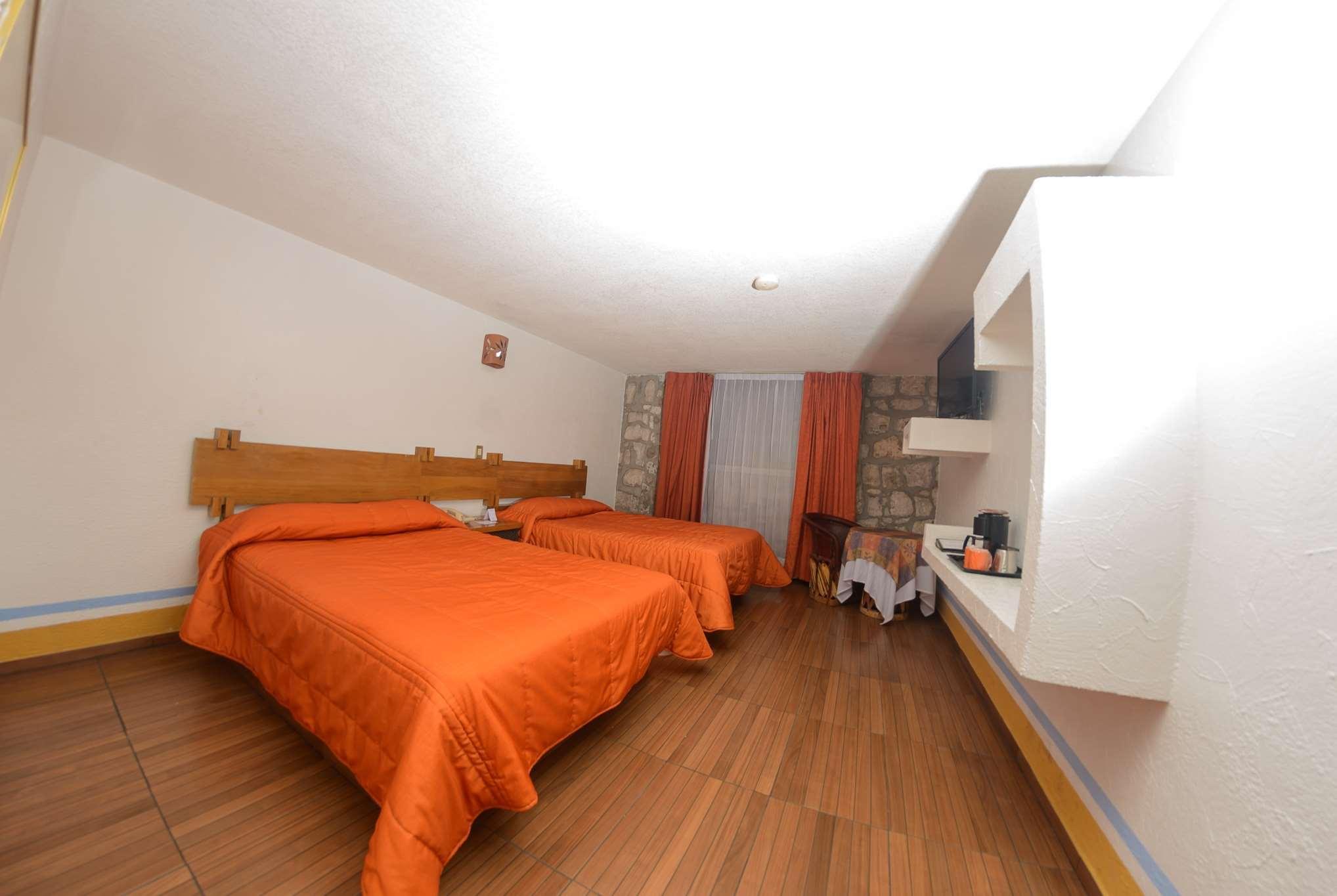 Howard Johnson By Wyndham Morelia Calle Real Екстериор снимка
