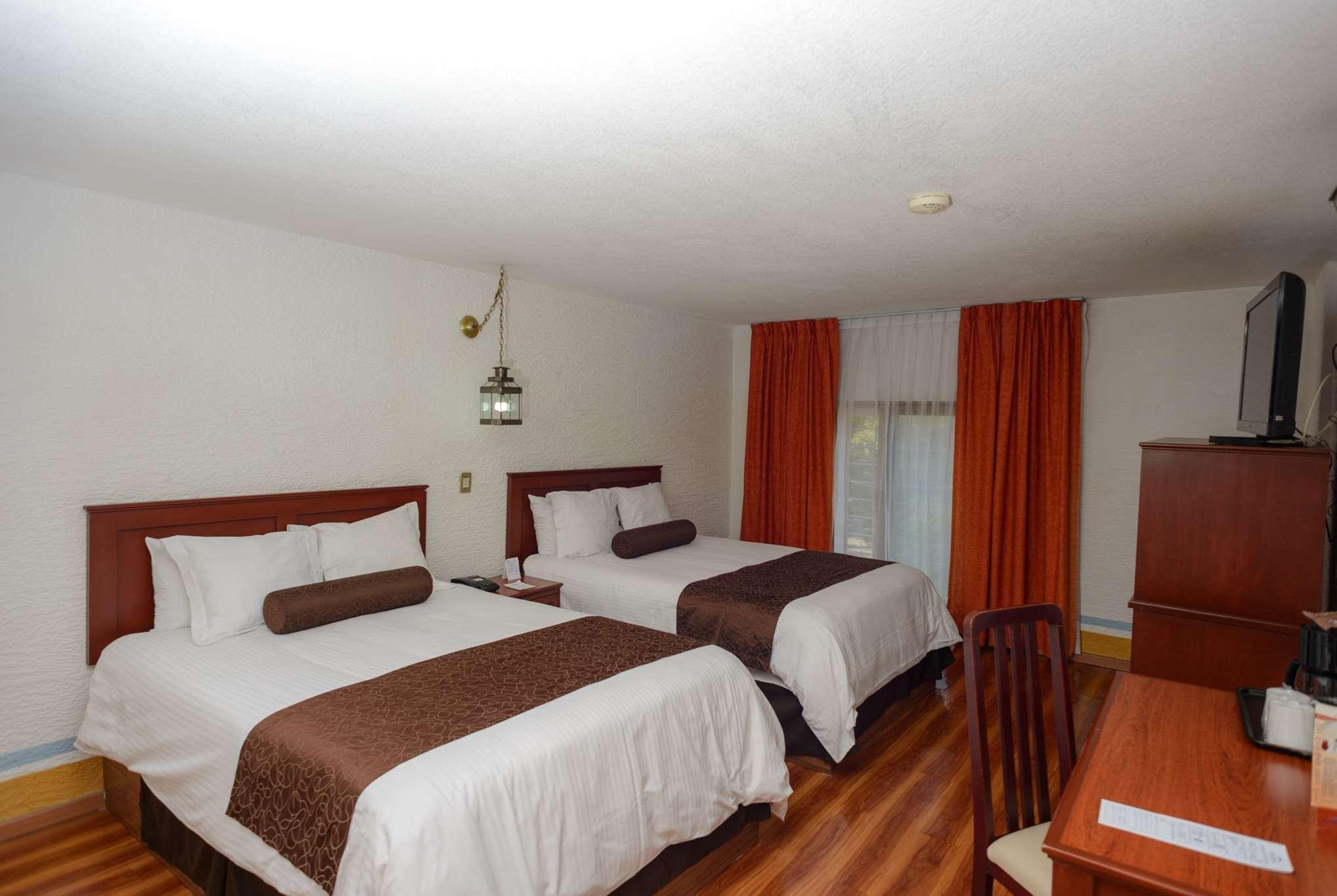 Howard Johnson By Wyndham Morelia Calle Real Екстериор снимка