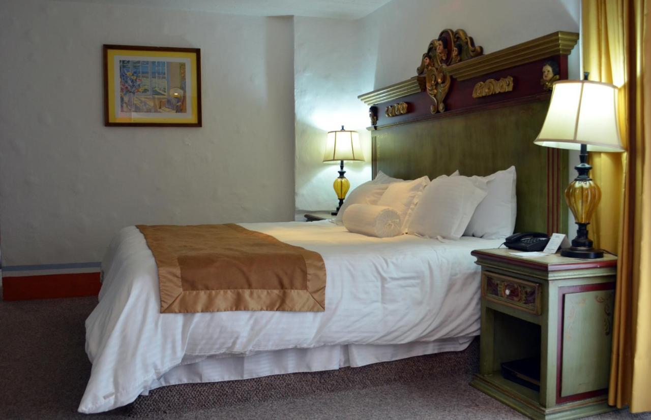Howard Johnson By Wyndham Morelia Calle Real Екстериор снимка