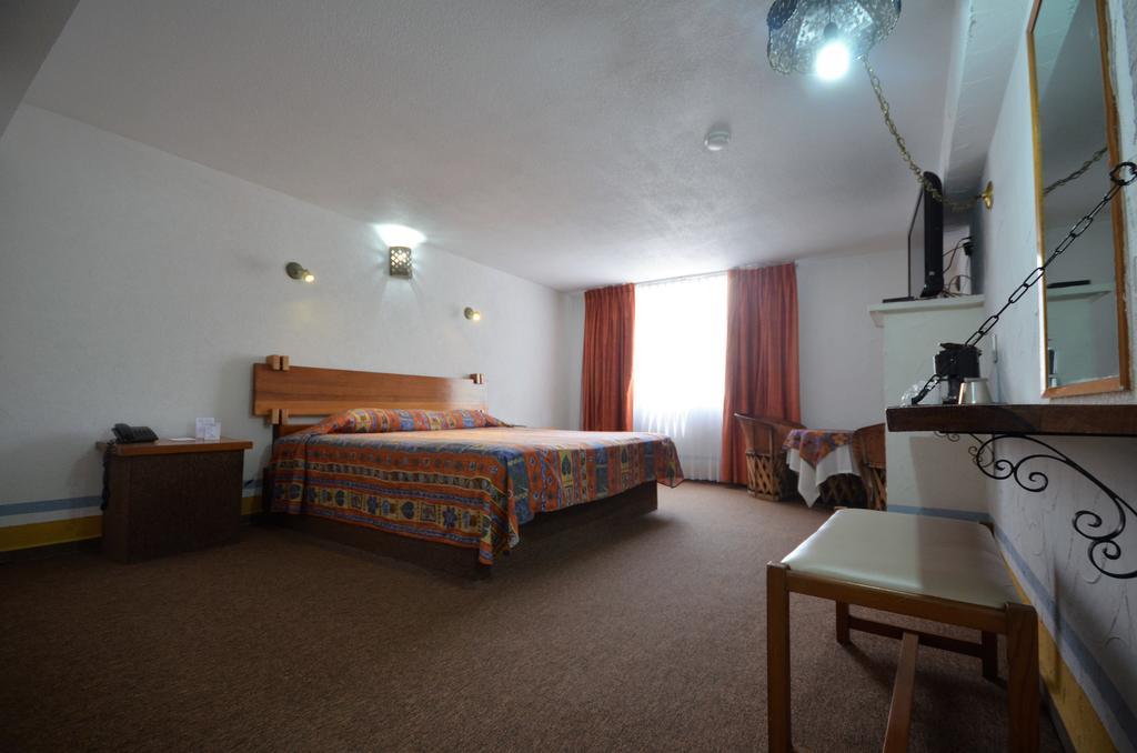 Howard Johnson By Wyndham Morelia Calle Real Екстериор снимка