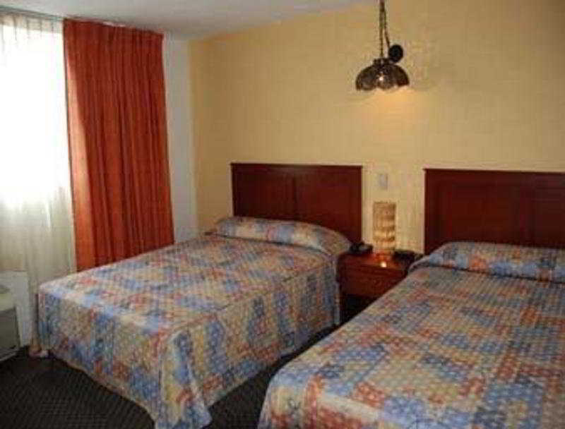 Howard Johnson By Wyndham Morelia Calle Real Стая снимка