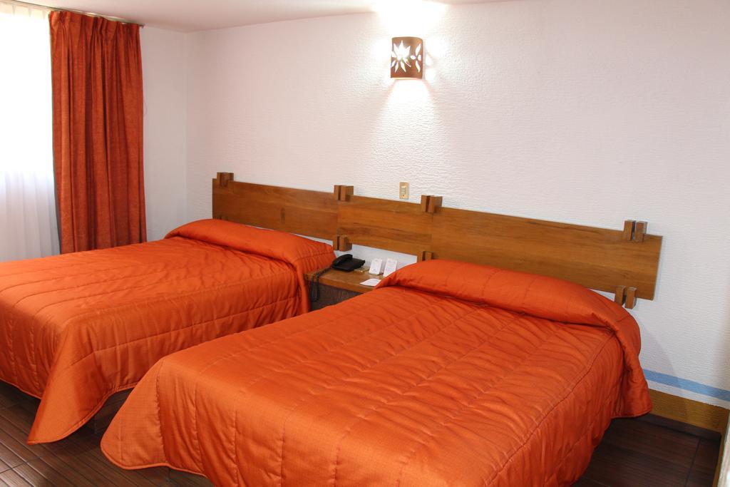 Howard Johnson By Wyndham Morelia Calle Real Екстериор снимка
