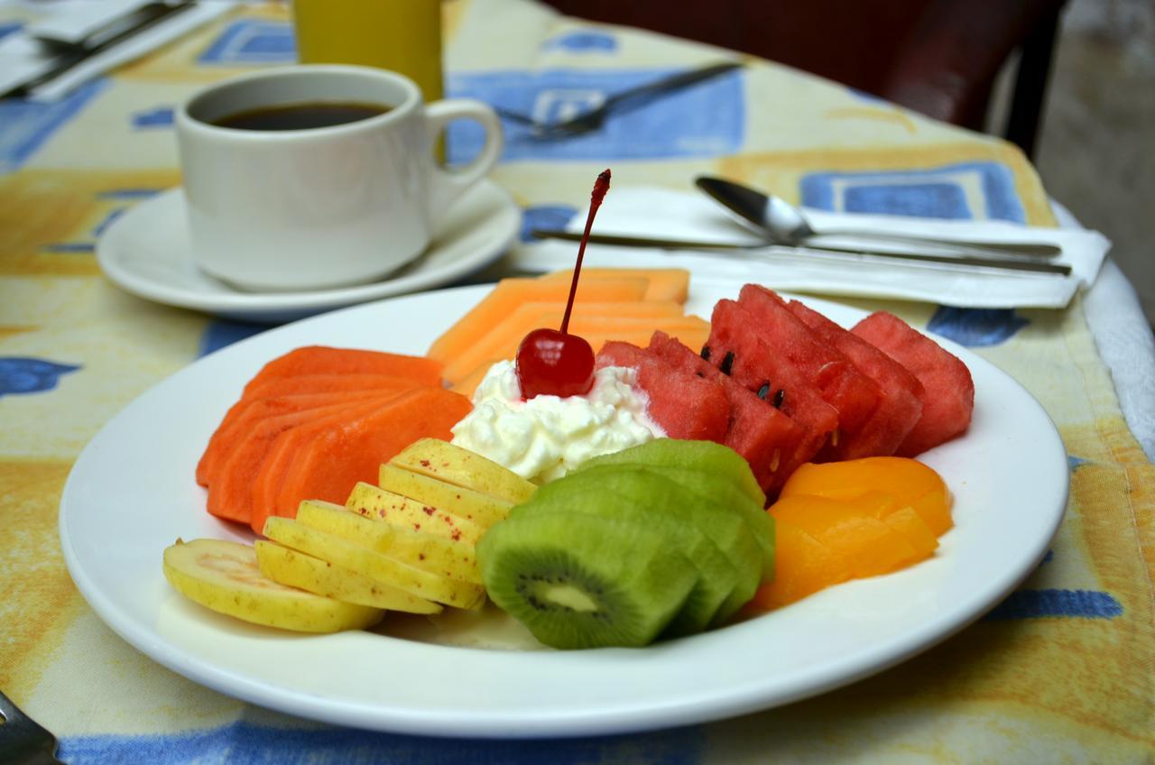 Howard Johnson By Wyndham Morelia Calle Real Екстериор снимка